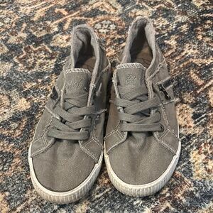Women’s Gray Canvas Shoes